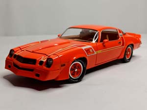 CHEVROLET CAMARO Z28 HUGGER 1:18 GREENLIGHT