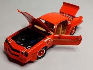 CHEVROLET CAMARO Z28 HUGGER 1:18 GREENLIGHT — фото 2