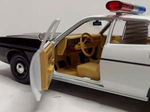 PLYMOUTH FURY "METROPOLITAN POLICE ТЕРМИНАТОР 1:24 — фото 4