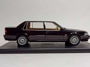 VOLVO S90 ROYAL VIOLETT 1998 DNA 1:18 — фото 4