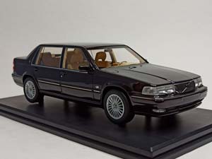 VOLVO S90 ROYAL VIOLETT 1998 DNA 1:18 — фото 5