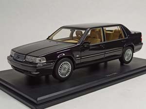VOLVO S90 ROYAL VIOLETT 1998 DNA 1:18