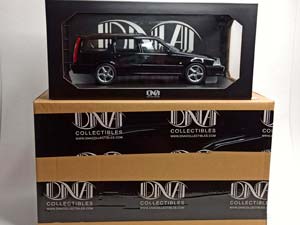 VOLVO V70 R KOMBI BLACK 1:18 DNA — фото 9