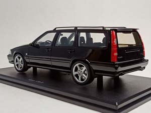 VOLVO V70 R KOMBI BLACK 1:18 DNA — фото 4