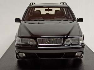 VOLVO V70 R KOMBI BLACK 1:18 DNA — фото 8