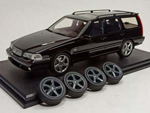 VOLVO V70 R KOMBI BLACK 1:18 DNA — фото 2