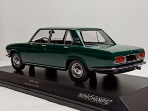 BMW 2500 1968 GREEN 1:18 MINICHAMPS — фото 3