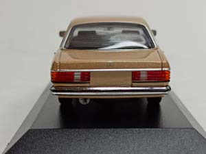 MERCEDES 230E (W123) 1982 GOLD 1:43 — фото 4