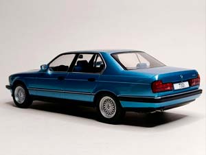 BMW 730I (E32) 7 SERIES 1:18 MCG — фото 3