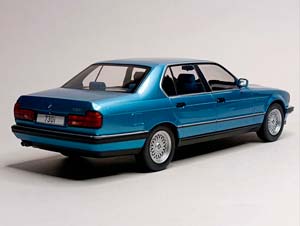 BMW 730I (E32) 7 SERIES 1:18 MCG — фото 5