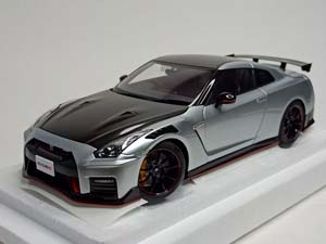 NISSAN GTR (R35) NISMO 2022 SILVER 1:18 AUTOART
