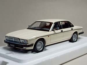 JAGUAR XJ6 (XJ40) WHITE 1:18 ALMOST REAL