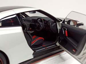 NISSAN GTR (R35) NISMO 2022 WHITE 1:18 AUTOART — фото 4