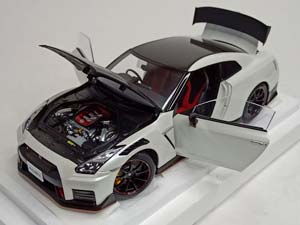 NISSAN GTR (R35) NISMO 2022 WHITE 1:18 AUTOART — фото 2