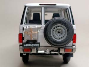 TOYOTA LAND CRUISER 70 SER (J76) ALMOST REAL 1:18 — фото 7