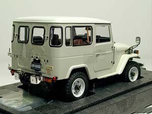 TOYOTA LAND CRUISER 40 VAN 1:18 KYOSHO — фото 4