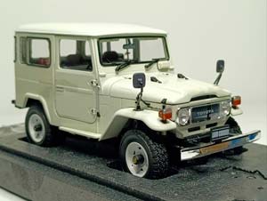 TOYOTA LAND CRUISER 40 VAN 1:18 KYOSHO — фото 5