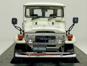 TOYOTA LAND CRUISER 40 VAN 1:18 KYOSHO — фото 7