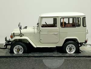 TOYOTA LAND CRUISER 40 VAN 1:18 KYOSHO — фото 9