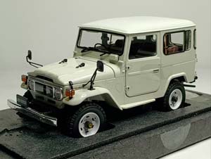 TOYOTA LAND CRUISER 40 VAN 1:18 KYOSHO