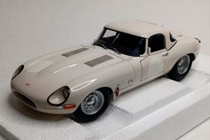 JAGUAR LIGHTWEIGHT E-TYPE 2012 AUTOART 1:18