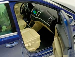 VW VOLKSWAGEN SHARAN 2010 MINICHAMPS 1:18 LIMITED — фото 3