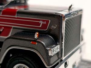 MACK SUPERLINER MAGNUM 1985 IXO 1:43 — фото 9