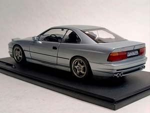 BMW 850 CSI (E31) SOLIDO 1:18 — фото 8