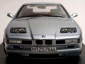 BMW 850 CSI (E31) SOLIDO 1:18 — фото 2