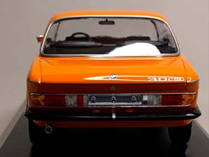 BMW 3.0 CSL -1971 MINICHAMPS 1:18 — фото 4