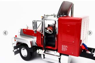 MACK RL-700R RED/SILVER 1:18 ROAD KINGS — фото 4
