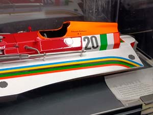 FERRARI MOLINARI 4 PUNTI MOTORBOAT  / ЛОДКА ФЕРРАРИ С БОКСОМ 1:18 BBR — фото 3