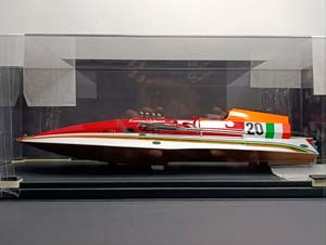 FERRARI MOLINARI 4 PUNTI MOTORBOAT  / ЛОДКА ФЕРРАРИ С БОКСОМ 1:18 BBR — фото 5