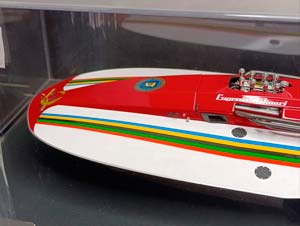 FERRARI MOLINARI 4 PUNTI MOTORBOAT  / ЛОДКА ФЕРРАРИ С БОКСОМ 1:18 BBR — фото 2