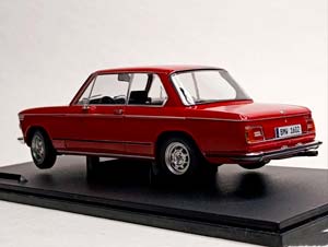 BMW 1602 - 1971 RED 1:18 SOLIDO — фото 4