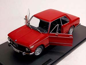 BMW 1602 - 1971 RED 1:18 SOLIDO — фото 2