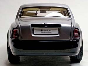 ROLLS-ROYCE PHANTOM BLACK/SILVER 1:18 KYOSHO — фото 5