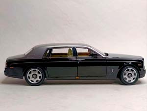 ROLLS-ROYCE PHANTOM BLACK/SILVER 1:18 KYOSHO — фото 7