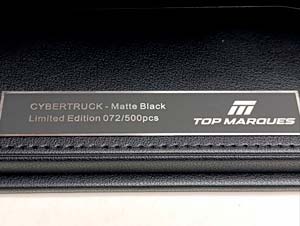 TESLA CYBERTRUCK MATTE BLACK 1:18 TOP MARQUES — фото 3
