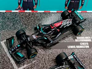 MERCEDES AMG F1 НАБОР ИЗ 4-Х МОДЕЛЕЙ (W12-W13-W14 AMG) HAMILTON + RUSSEL 1:43 BBURAGO — фото 3