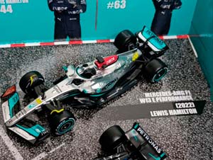 MERCEDES AMG F1 НАБОР ИЗ 4-Х МОДЕЛЕЙ (W12-W13-W14 AMG) HAMILTON + RUSSEL 1:43 BBURAGO — фото 4