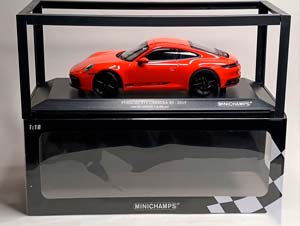 PORSCHE 911 CARRERA 4S - 2019 MINICHAMPS 1:18 — фото 10