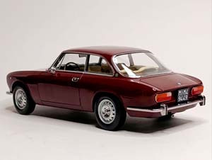 ALFA ROMEO 2000 GTV -1973 NOREV 1:18 — фото 4