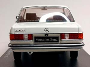 MERCEDES 230E (W123) 1975 WHITE KK SCALE 1:18 — фото 4