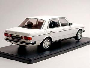 MERCEDES 230E (W123) 1975 WHITE KK SCALE 1:18 — фото 5