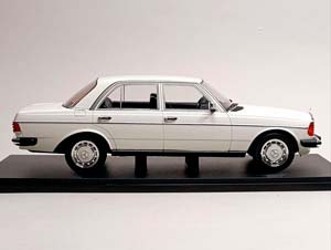 MERCEDES 230E (W123) 1975 WHITE KK SCALE 1:18 — фото 6