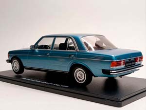 MERCEDES 230E (W123) 1975 BLUE KK SCALE 1:18 — фото 3