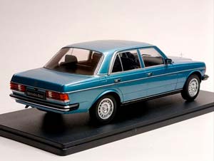 MERCEDES 230E (W123) 1975 BLUE KK SCALE 1:18 — фото 5