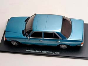 MERCEDES 230E (W123) 1975 BLUE KK SCALE 1:18 — фото 9