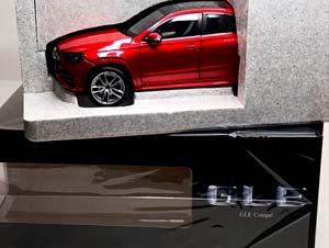 MERCEDES GLE COUPE RED 1:18 ДИЛЕРСКИЙ — фото 10